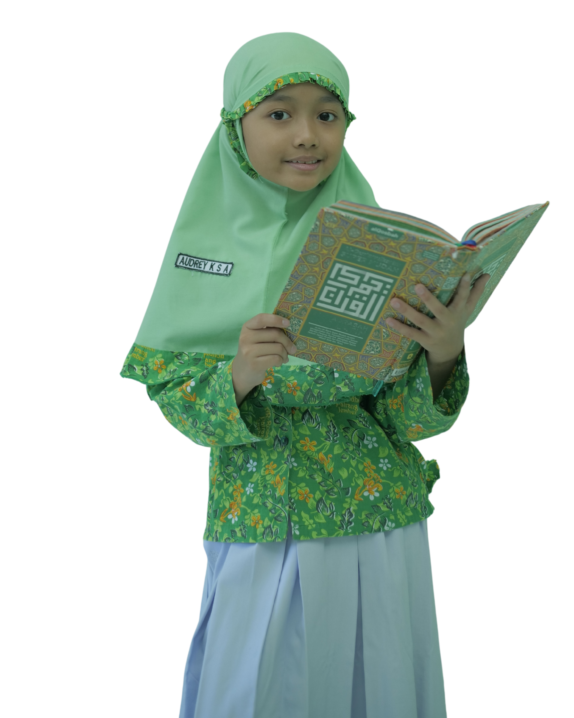 Siswi Ar-Roudhoh membaca Al-Qur'an