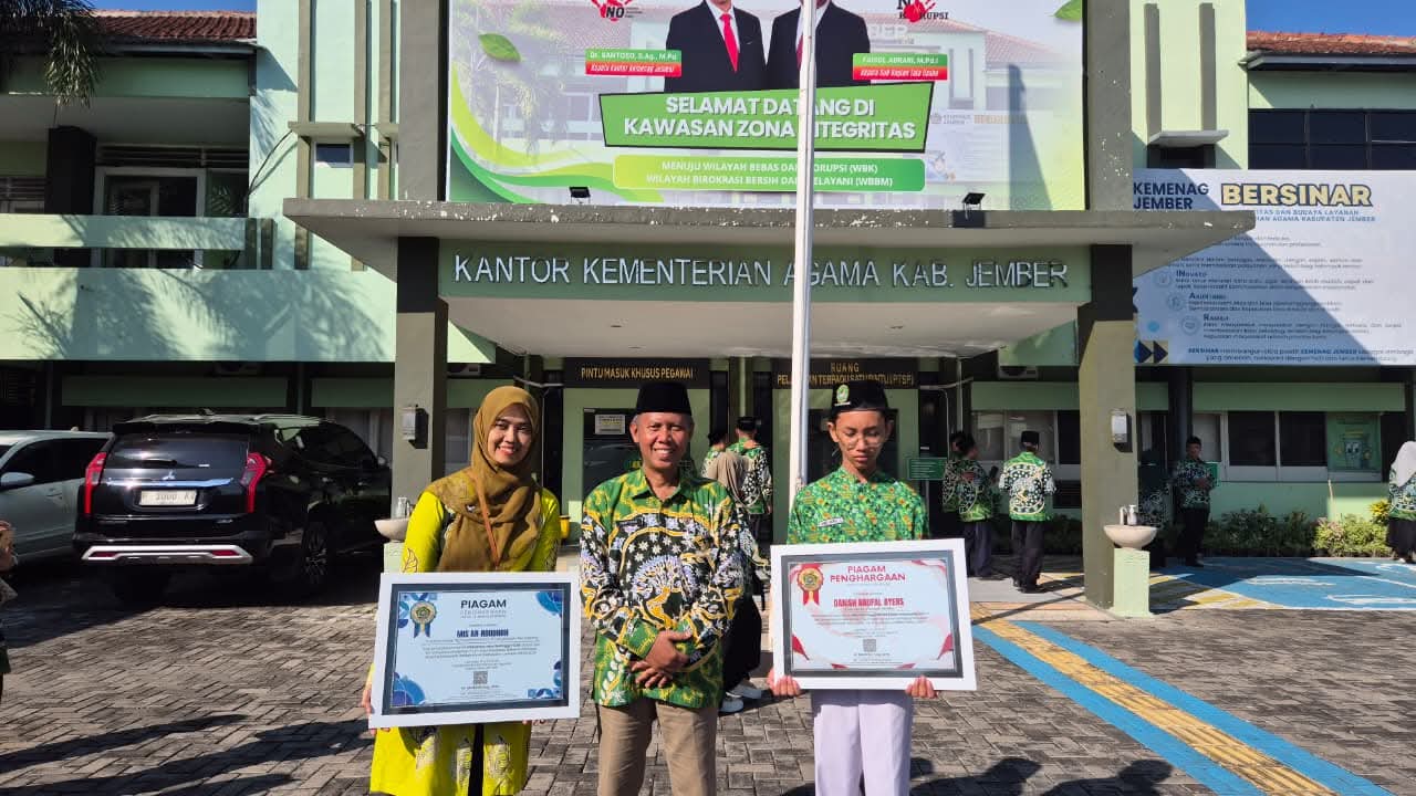 Membanggakan! Siswa MI Ar-Roudhoh Terima Penghargaan Kemenag Jember atas Raihan Nilai TKA Bahasa Tertinggi se-Kabupaten