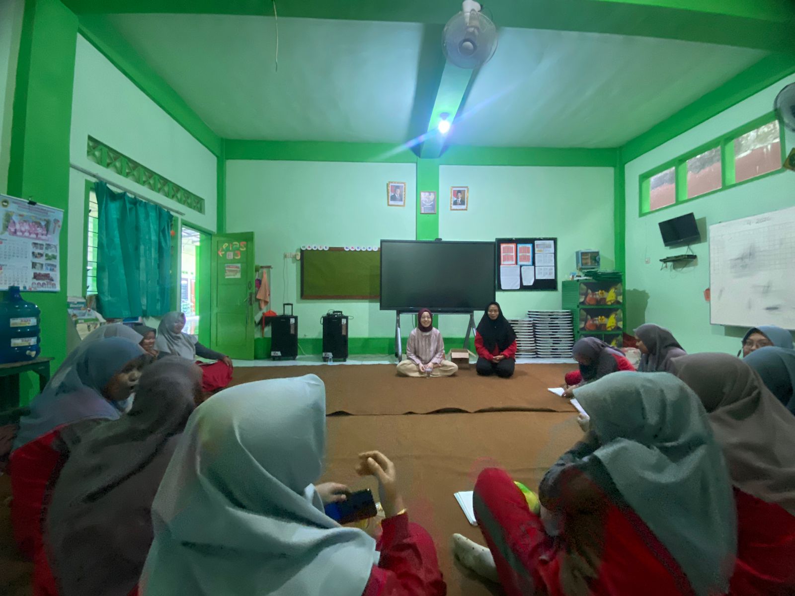 Program "English Exchange": Tenaga pendidik TK  Ar-Roudhoh Patrang Asah Skill Bahasa Inggris Bersama Miss Sena dari Turki