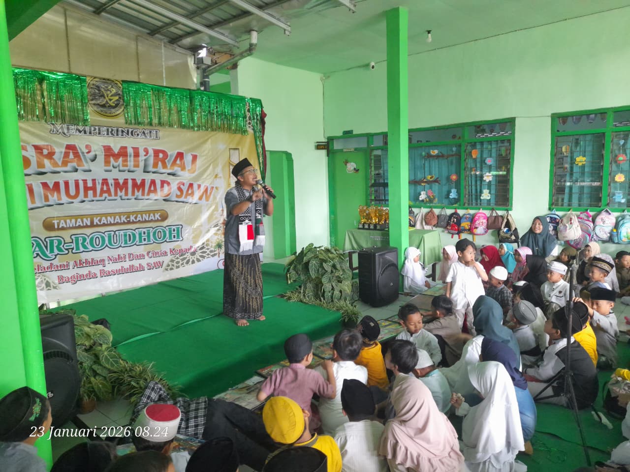 Peringatan Isra Mi’raj di TK Ar-Roudhoh, Dimeriahkan Dongeng Islami Bersama Kak Jaka
