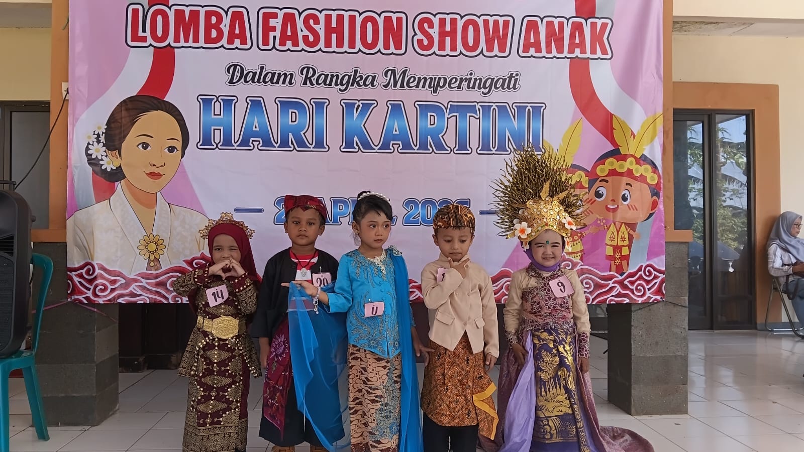 Semangat Kartini, Siswa PAUD Ar-Roudhoh Tampil Percaya Diri dalam Lomba Fashion Show